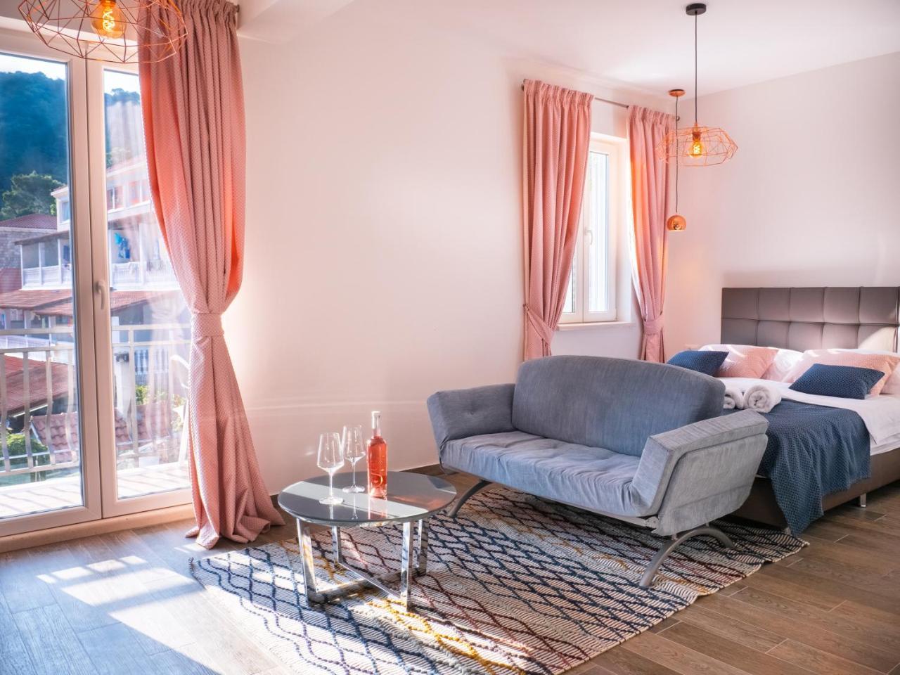Pine Tree Boutique Apartments Saplunara Ngoại thất bức ảnh