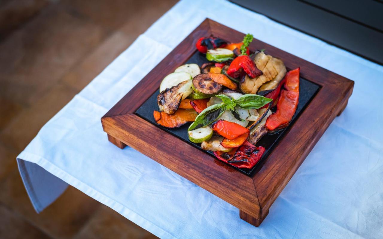 Pine Tree Boutique Apartments Saplunara Ngoại thất bức ảnh