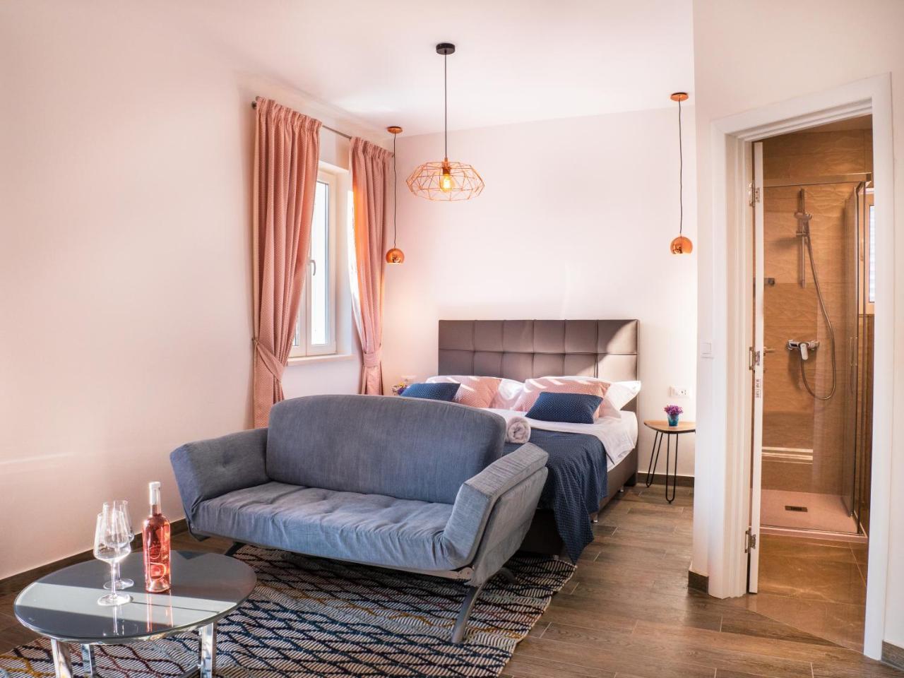 Pine Tree Boutique Apartments Saplunara Ngoại thất bức ảnh
