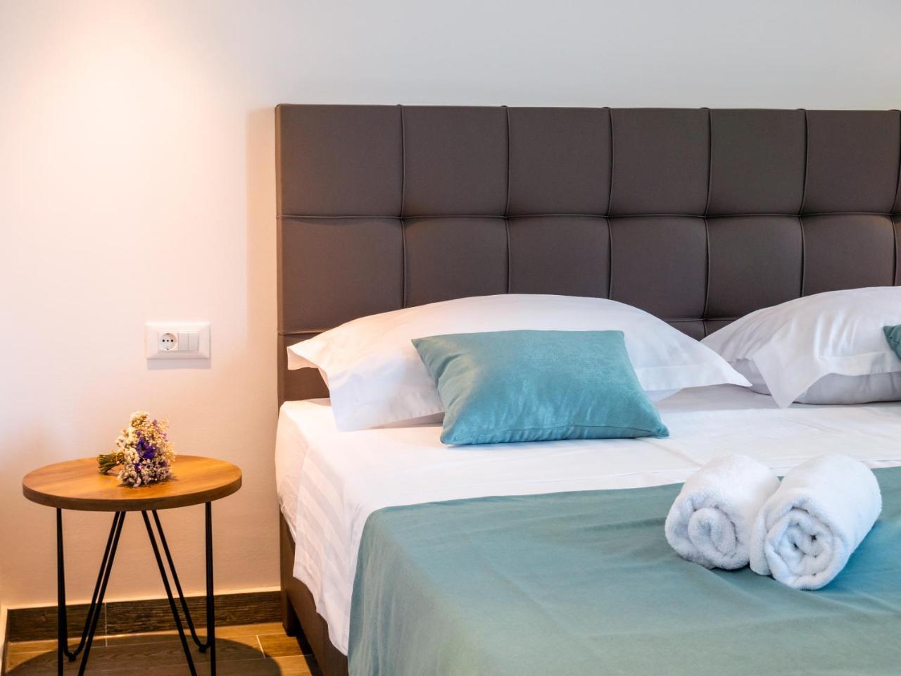 Pine Tree Boutique Apartments Saplunara Ngoại thất bức ảnh