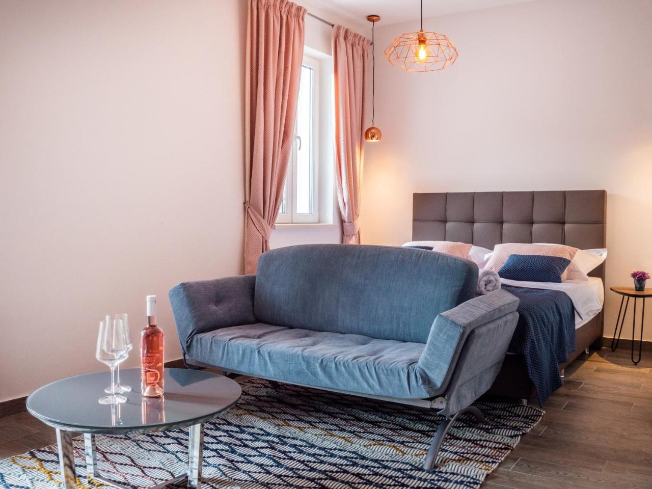 Pine Tree Boutique Apartments Saplunara Ngoại thất bức ảnh
