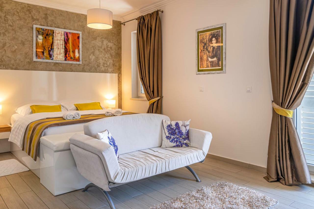 Pine Tree Boutique Apartments Saplunara Ngoại thất bức ảnh