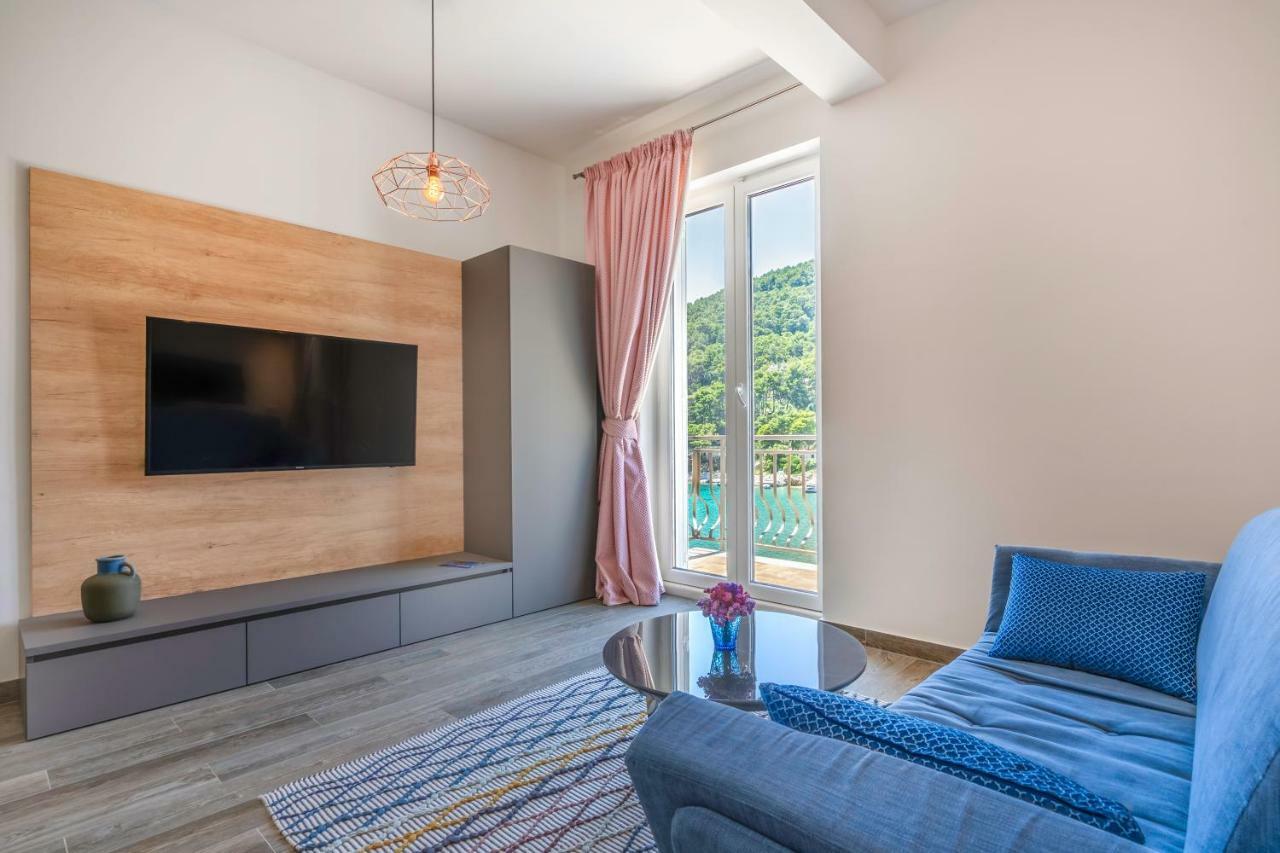 Pine Tree Boutique Apartments Saplunara Ngoại thất bức ảnh