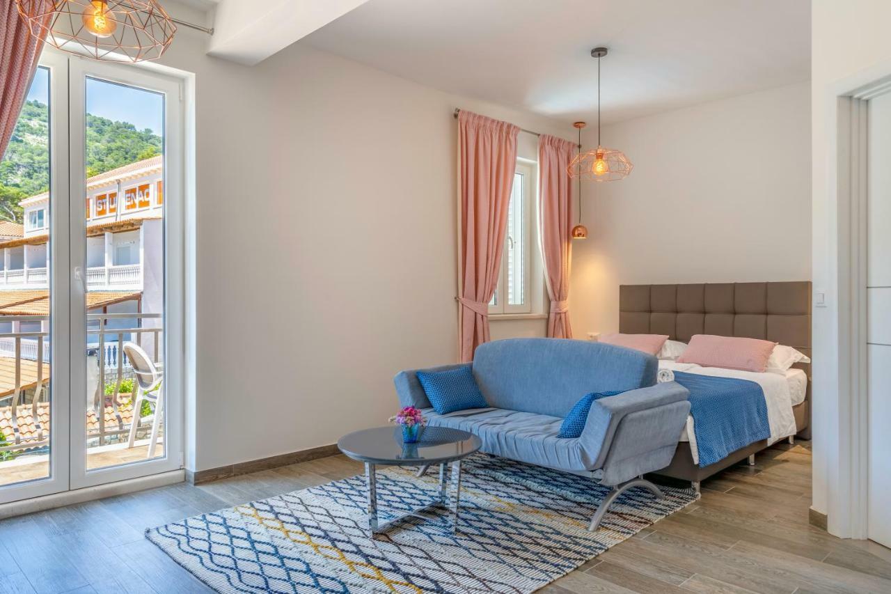 Pine Tree Boutique Apartments Saplunara Ngoại thất bức ảnh